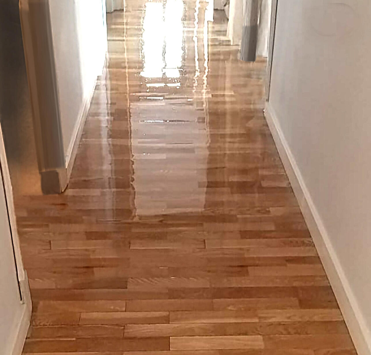 Acabado de Parquet en vivienda. Realización en Las Navas del Marqués Ávila.